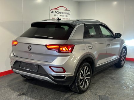 2023 Volkswagen T-Roc STYLE 1.5 TSI D7F 150HP €29,950 thumbnail