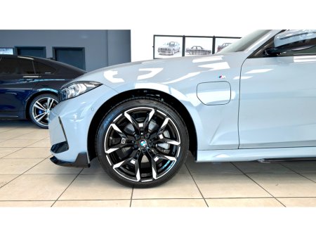 2025 BMW 3 Series - thumbnail 4