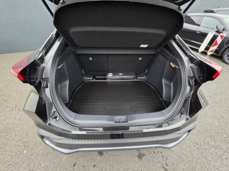 2025 Toyota C-HR 1.8 Hybrid Sport 5dr €37,949 thumbnail