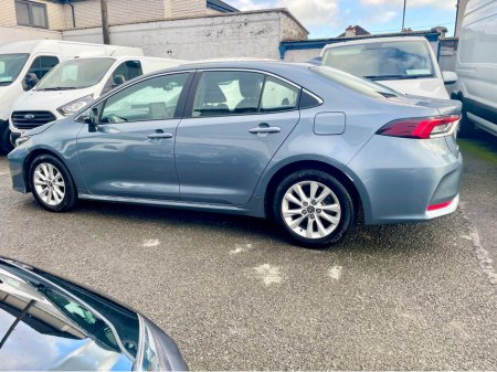 2023 Toyota Corolla LUNA SALOON 4DR AUTO 1.8 PETROL/ELECTRIC SELF CHARGING HYBRID €21,950 thumbnail