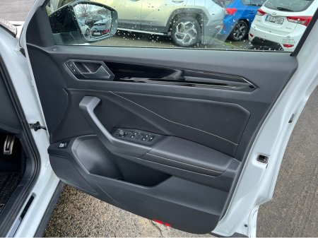 2023 Volkswagen T-Roc R-LINE AUTOMATIC 2.0 DIESEL //HALF LEATHER HEATED SEATS//REVERSE CAMERA//ADAPTIVE CRUISE CONTROL//KEYLESS ENTRY// €31,950 thumbnail