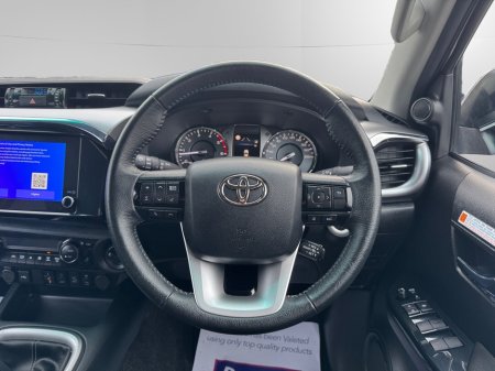 2025 Toyota Hilux *NO VAT* 2.8L SR5 MANUAL #340 €52,999 thumbnail