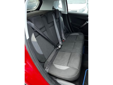 2018 Peugeot 2008 - thumbnail 6