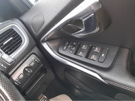 2016 Volvo V40 D2 R-DESIGN ED 5DR thumbnail