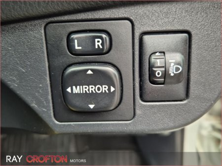 2019 Toyota Yaris - thumbnail 16