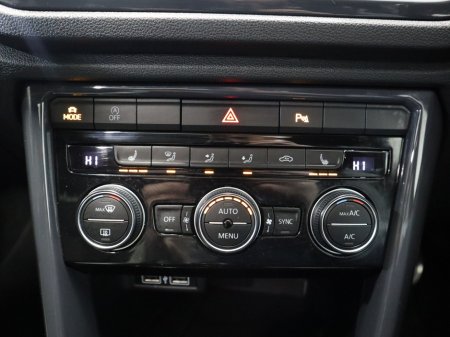 2019 Volkswagen T-Roc *80* SPORT 1.5 TSI MANUAL 6SPEED FWD 150HP 5 5DR €19,800 thumbnail