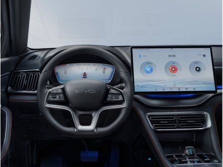 2026 BYD Seal U DM-i Comfort 26.6kWh *125km EV Range* €47,515 thumbnail