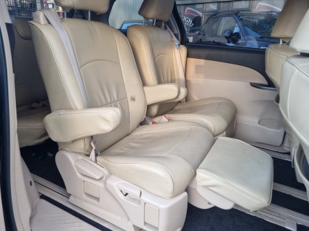 2012 Toyota Estima - thumbnail 8