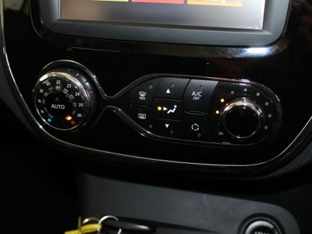 2016 Renault Captur Intense 1.5 DCI 90 EU6M 4DR €9,499 thumbnail