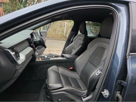 2023 Volvo XC60 2.0 B4 PLUS DARK AUTO. HUGE SPEC. FINANCE ARRANGED. SIMI. AA APPROVED. €42,950 thumbnail