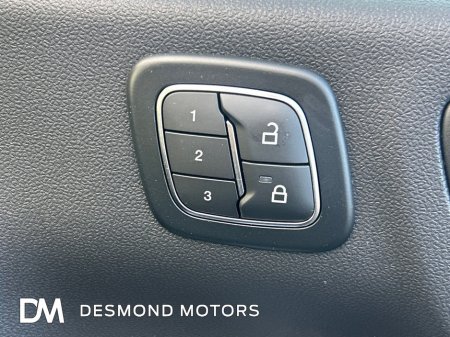 2025 Ford Kuga ACTIVE PHEV CVT €39,500 thumbnail