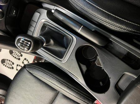 2014 Hyundai Santa Fe - thumbnail 4