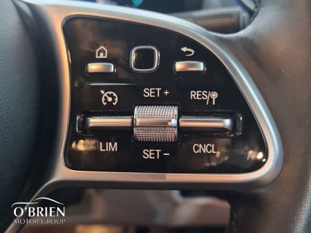 2023 Mercedes-Benz GLA Class GLA PHEV 250e A/T Progressive €41,900 thumbnail