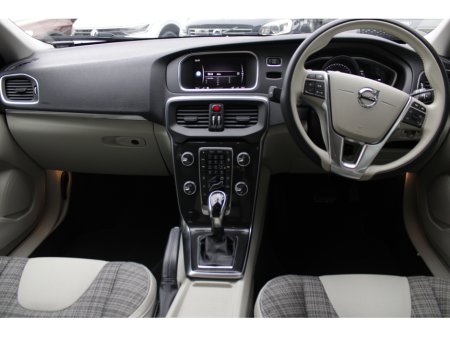 2018 Volvo V40 - thumbnail 17