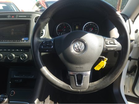 2016 Volkswagen Tiguan - thumbnail 2