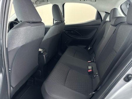 2023 Toyota Yaris HYBRID LUNA €23,950 thumbnail