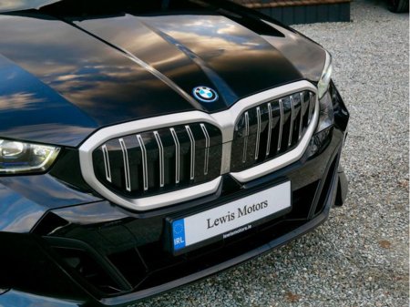 2025 BMW 5 Series - thumbnail 9