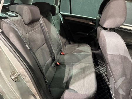 2017 Volkswagen Golf 1.2 TSI COMFORT LINE ESTATE - FACTORY ALLOYS - PADDLE SHIFT - CRUISE CONTROL - REAR CAMERA €14,450 thumbnail