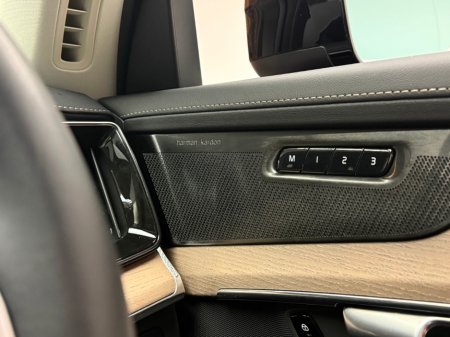 2025 Volvo XC90 PLUS T8 PHEV AWD AUTO *7 SEATER* €79,990 thumbnail