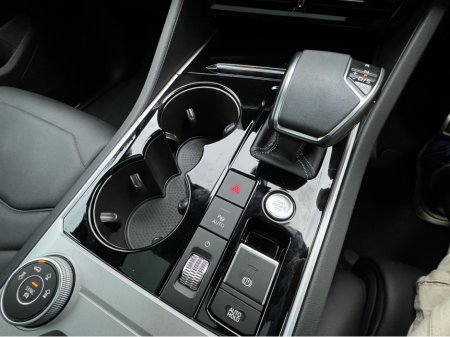 2024 Volkswagen Touareg - thumbnail 21