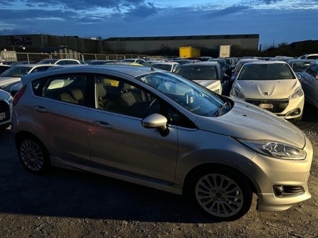 2016 Ford Fiesta - thumbnail 4
