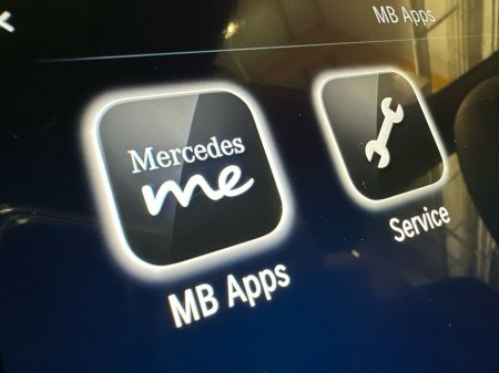 2026 Mercedes-Benz CLE CLE220 D Cabrio Premium AMG Line + €97,997 thumbnail