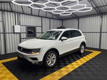2017 Volkswagen Tiguan - thumbnail 1