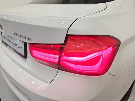 2017 BMW 3 Series 330e SE thumbnail