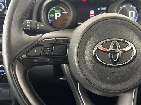 2023 Toyota Yaris CR LUNA**TOUCHSCREEN BLUETOOTH MEDIA**SEMI DIGITAL DASH**REVERSE CAMERA**PARKING SENSORS**MULTIFUNCTIONAL STEERING WHEEL**CRUISE CONTROL**KEYLESS START*8AUTO LIGHTS**AUTO WIPERS**ISOFIX** €26,795 thumbnail