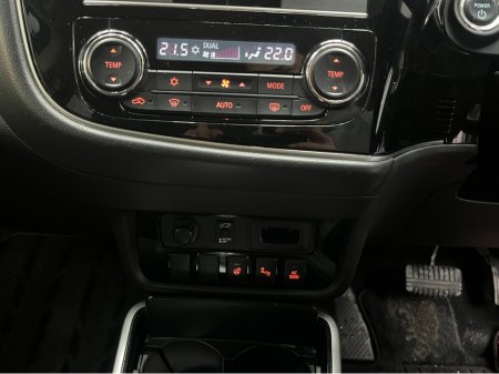 2019 Mitsubishi Outlander €21950! 2019 MITSUBISHI OUTLANDER PHEV 4WD G 2.4 AUTOMATIC / HEATED SEATS / HEATED STEERING WHEEL / CRUISE CONTROL / PADDLE SHIFTERS / €21,950 thumbnail