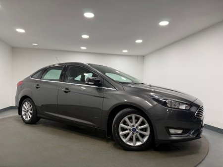 2017 Ford Focus - thumbnail 6