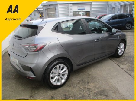 2025 Renault Clio EVOLUTION  WITH ONLY 6105KMS HIGH SPEC WITH SAT NAV AND REAR PARKING SENSORS FULLY SERVICED AND READY TO GO €25,950 thumbnail