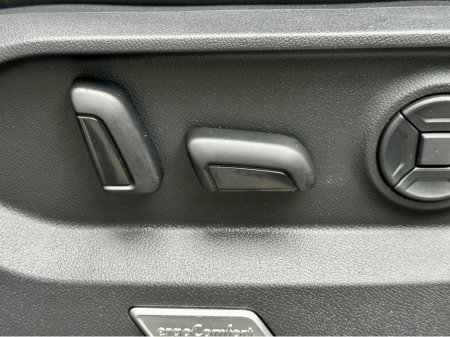 2025 Volkswagen Touareg - thumbnail 19