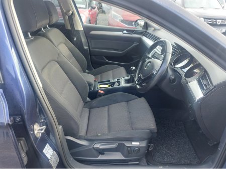 2015 Volkswagen Passat 1.6 TDI SE BLUEMOTION 120PS 4DR €12,000 thumbnail