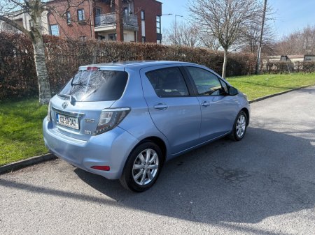 2013 Toyota Vitz - thumbnail 5