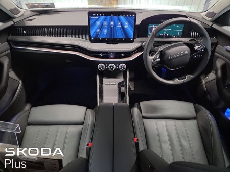 2025 Skoda Superb - photo 2