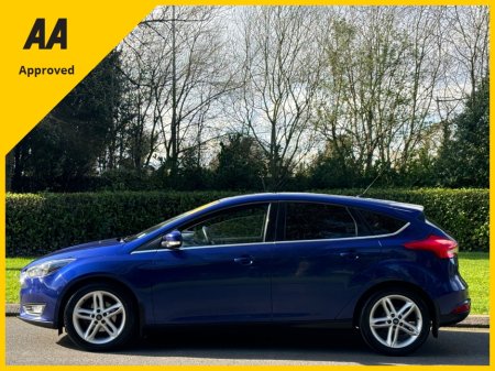 2017 Ford Focus - thumbnail 5