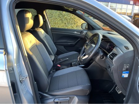 2023 Volkswagen T-Cross R-LINE AUTOMATIC 1.0 PETROL //HIGH SPEC//REVERSE CAMERA//HALF LEATHER SEATS//ADAPTIVE CRUISE CONTROL//KEYLESS ENTRY// €26,950 thumbnail