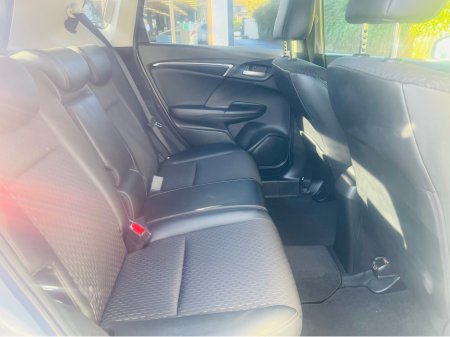 2017 Honda Fit DAA-GP5 €12,950 thumbnail