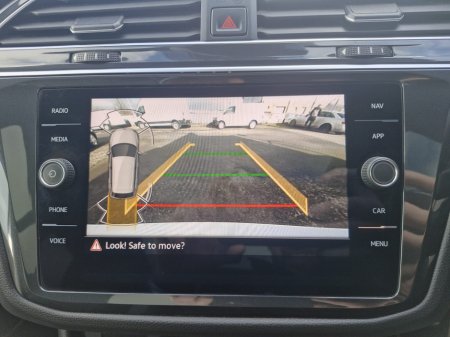 2022 Volkswagen Tiguan R-LINE 2.0 TDI D7F 150HP 5DR AU €41,950 thumbnail