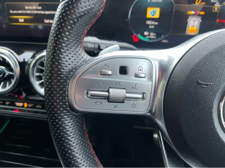 2024 Mercedes-Benz EQA 300 AMG LINE 4MATIC €34,950 thumbnail