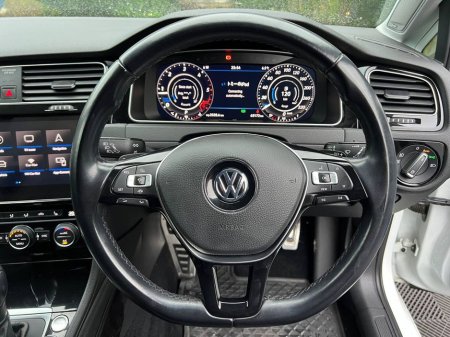 2020 Volkswagen Golf HIGHLINE 2.0 TDI * HUGE SPEC * // LEATHER HEATED SEATS // DYNAUDIO // 360 SURROUND PARKING SENSORS €23,990 thumbnail