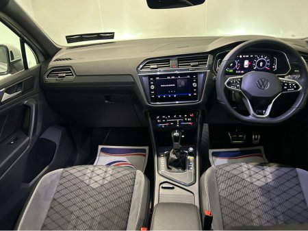 2023 Volkswagen Tiguan R-LINE 1.4 TSI PHEV S- DSG €38,950 thumbnail