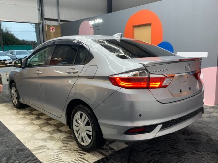 2019 Honda Grace HYBRID DX / 98k KMs / Adaptive Cruise Control €15,950