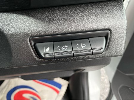 2024 Renault Trafic Red edition LWB 2.0 170BHP Automatic €31,500 thumbnail