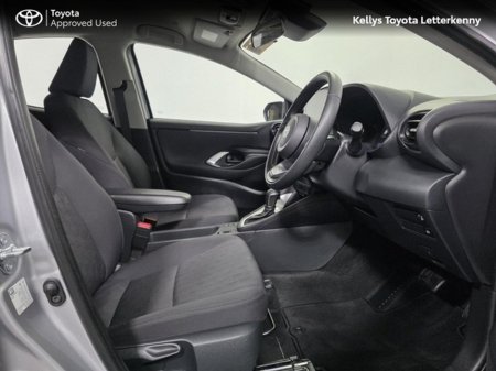 2025 Toyota Yaris - thumbnail 12