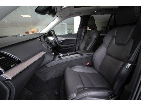 2022 Volvo XC90 RECHARGE T8 ULTIMATE DARK AWD €59,899 thumbnail