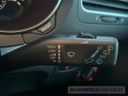 2011 Volkswagen Golf HIGHLINE , SUNROOF // LOW MILEAGE €8,950 thumbnail