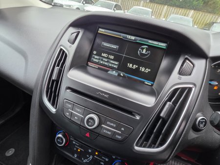 2016 Ford Focus - thumbnail 8