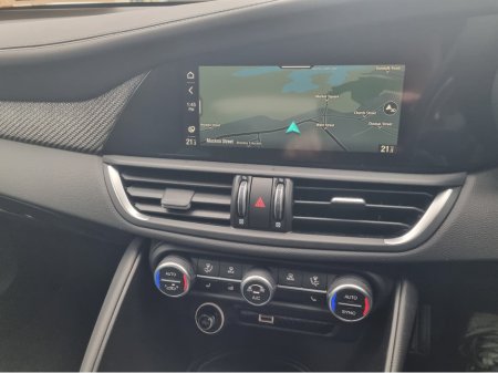 2025 Alfa Romeo Giulia V6 BI-TURBO QUADRIFOGLIO thumbnail